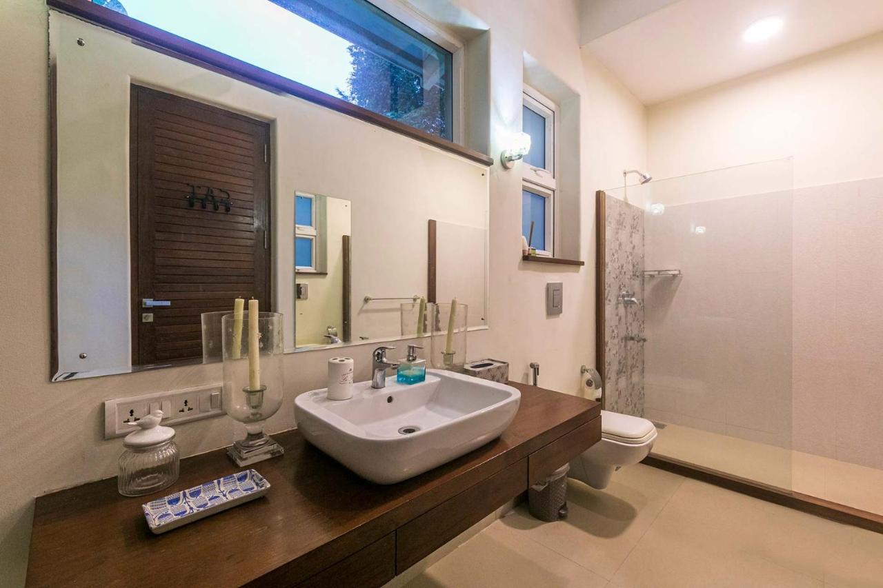 Hamptons Charm By Stayvista Luxury 5Br With Pool, Lawn & Table Tennis 알리바그 외부 사진