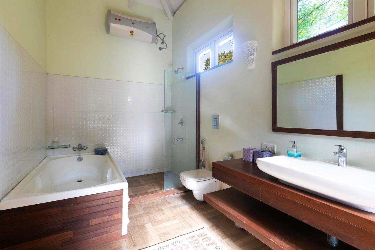 Hamptons Charm By Stayvista Luxury 5Br With Pool, Lawn & Table Tennis 알리바그 외부 사진