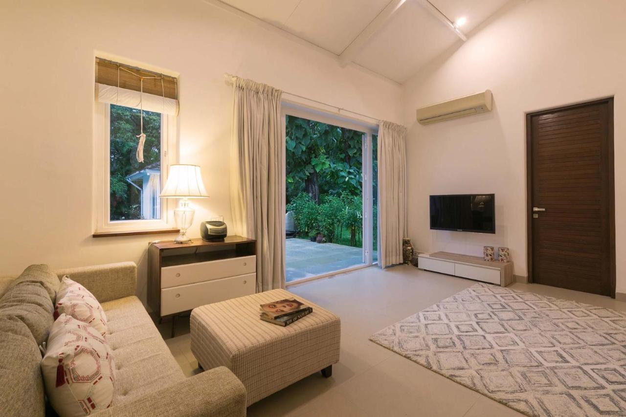 Hamptons Charm By Stayvista Luxury 5Br With Pool, Lawn & Table Tennis 알리바그 외부 사진