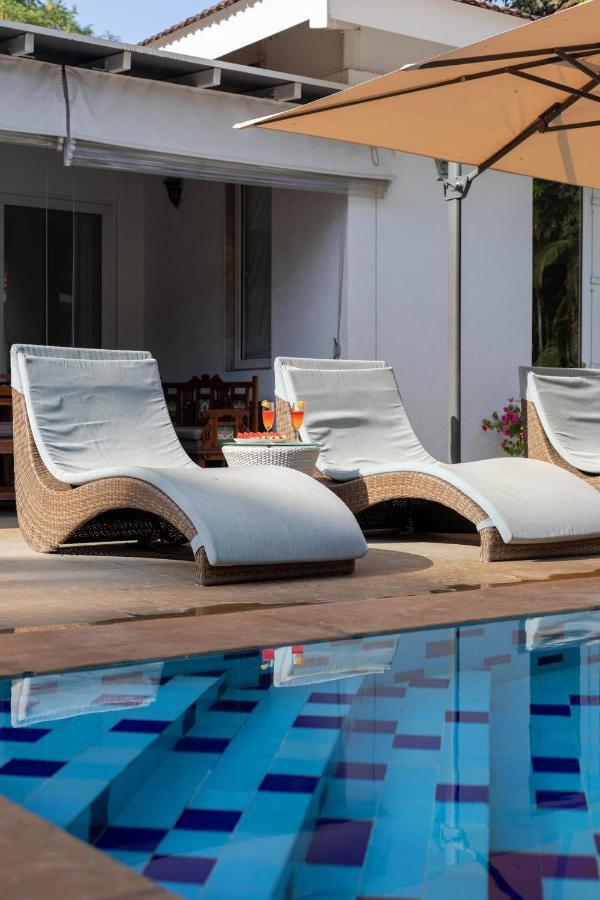 Hamptons Charm By Stayvista Luxury 5Br With Pool, Lawn & Table Tennis 알리바그 외부 사진