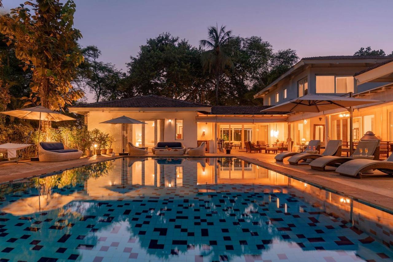 Hamptons Charm By Stayvista Luxury 5Br With Pool, Lawn & Table Tennis 알리바그 외부 사진