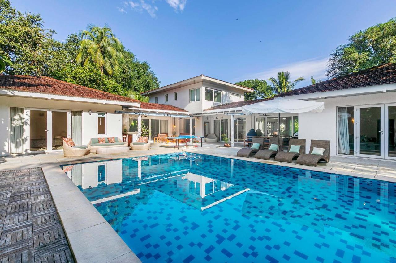Hamptons Charm By Stayvista Luxury 5Br With Pool, Lawn & Table Tennis 알리바그 외부 사진