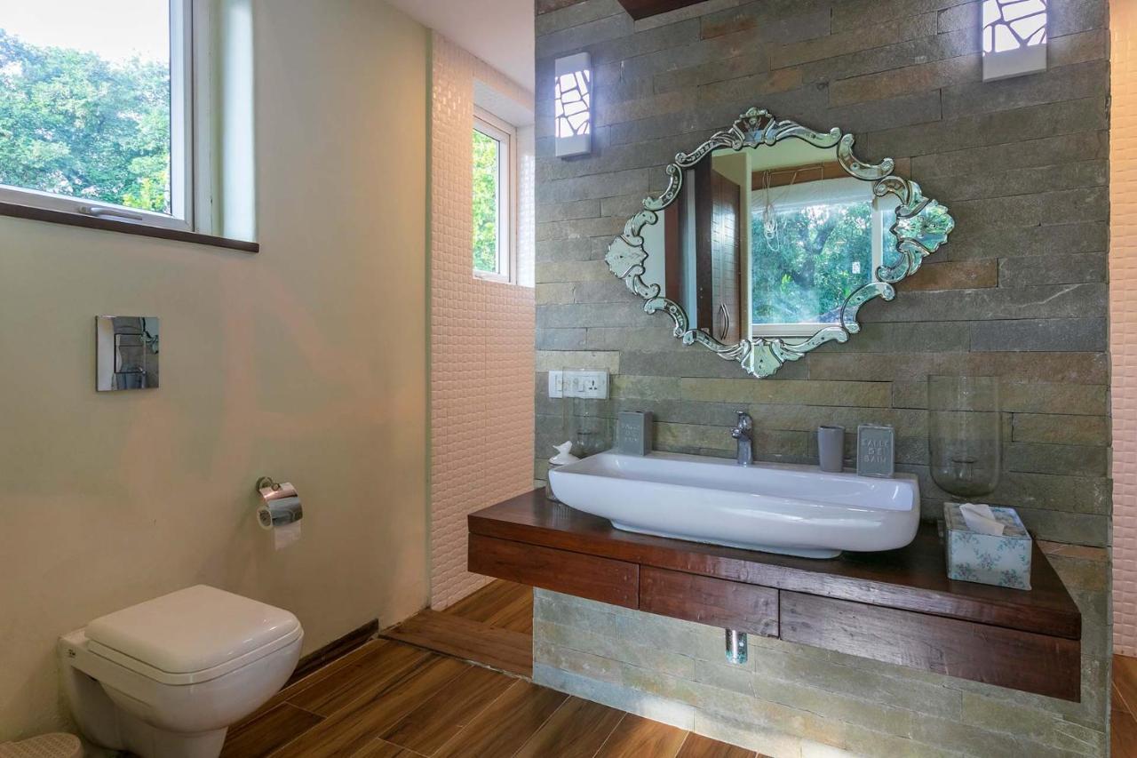 Hamptons Charm By Stayvista Luxury 5Br With Pool, Lawn & Table Tennis 알리바그 외부 사진