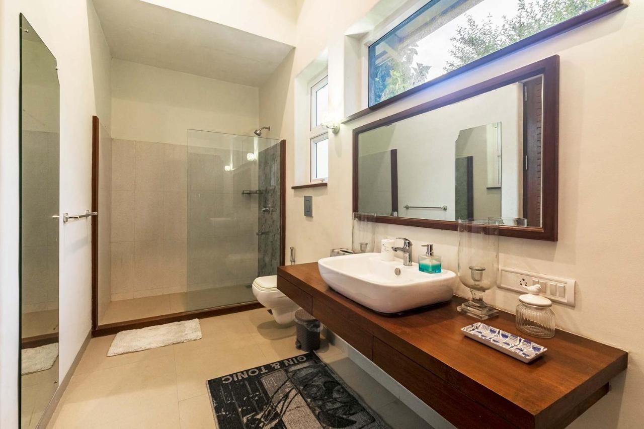 Hamptons Charm By Stayvista Luxury 5Br With Pool, Lawn & Table Tennis 알리바그 외부 사진