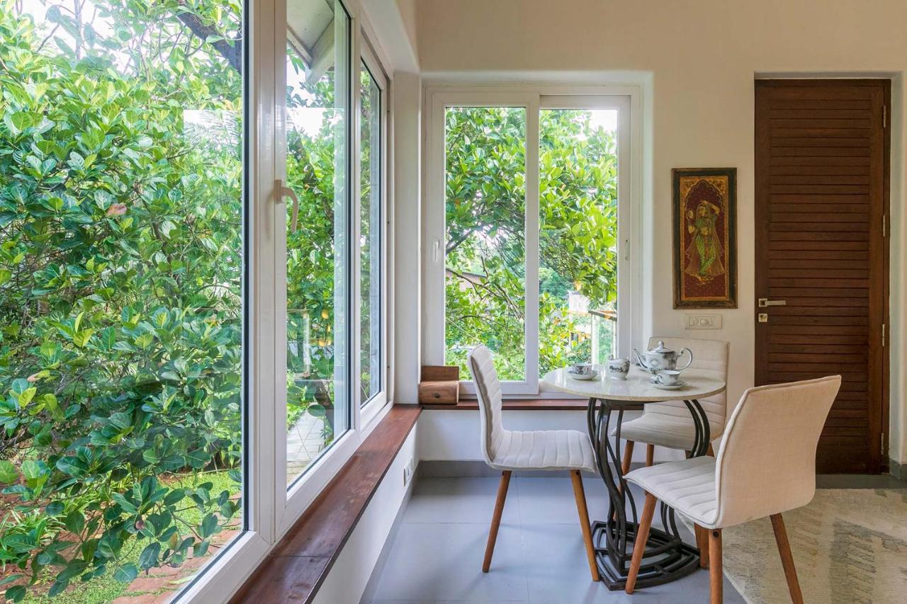 Hamptons Charm By Stayvista Luxury 5Br With Pool, Lawn & Table Tennis 알리바그 외부 사진